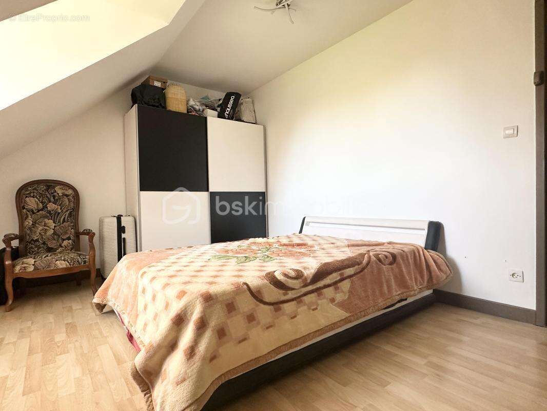 Maison à VILLENEUVE-SUR-YONNE