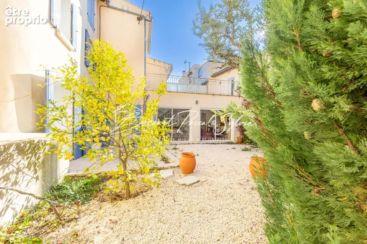 Rare - avec potentiel - maison de caractère avec cour intime, terrasses - photo 7
