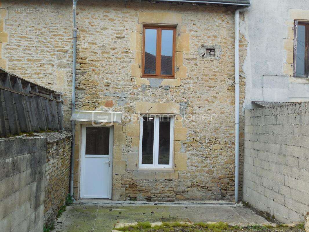 Maison à ATTIGNY
