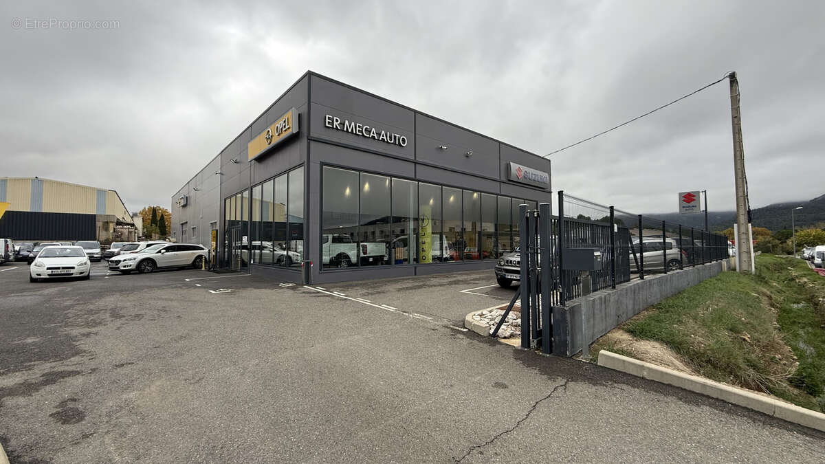 Commerce 597 m² à Brignoles  - photo 19