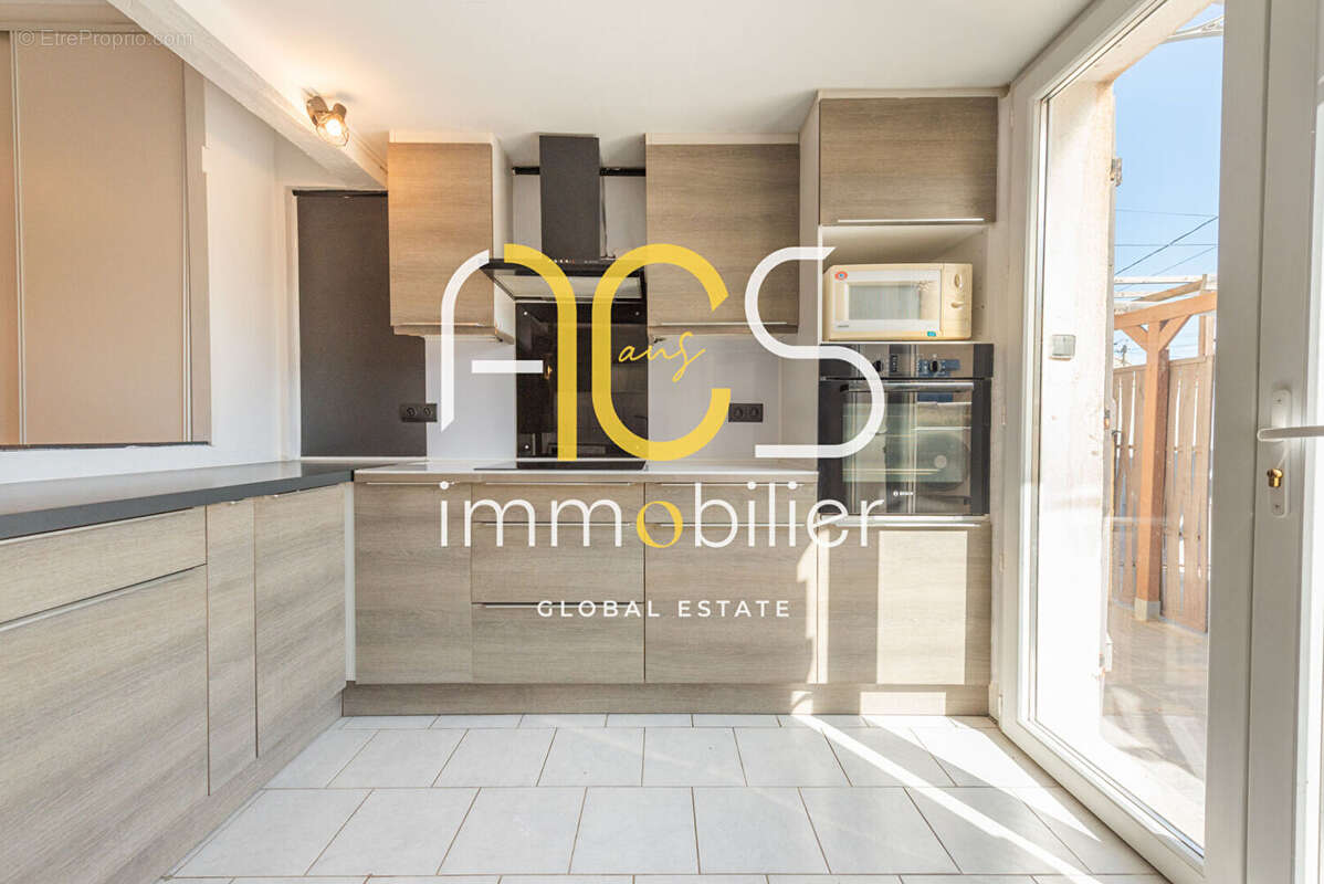 Appartement à CHATEAUNEUF-LES-MARTIGUES