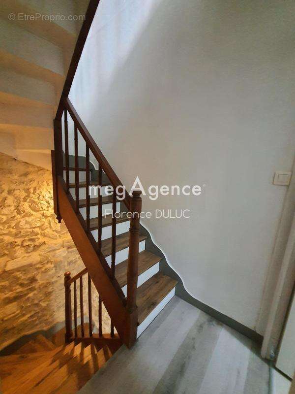 Maison à SAINT-JEAN-D'ANGELY