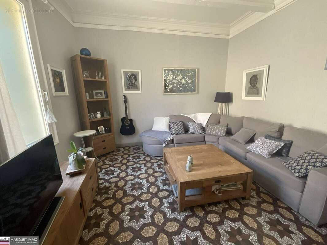 Le charme intemporel d'une Maison de Maitre T6 offrant 176 m² donnant sur patio intimiste avec piscine, nichée au coeur de Corne - photo 2