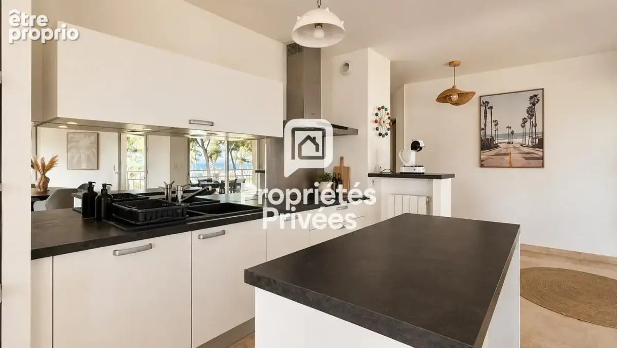 Hyères Port - T4 de 91 m2 avec terrasse, vue mer, piscine et garage - photo 9