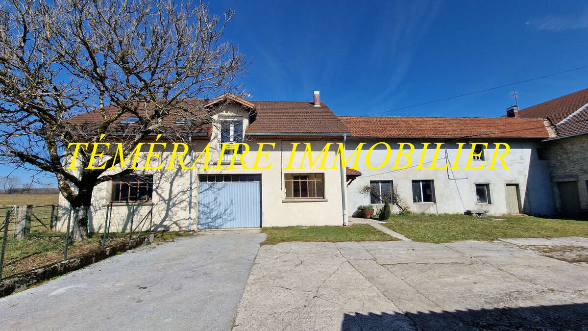 Maison à MONT-SUR-MONNET