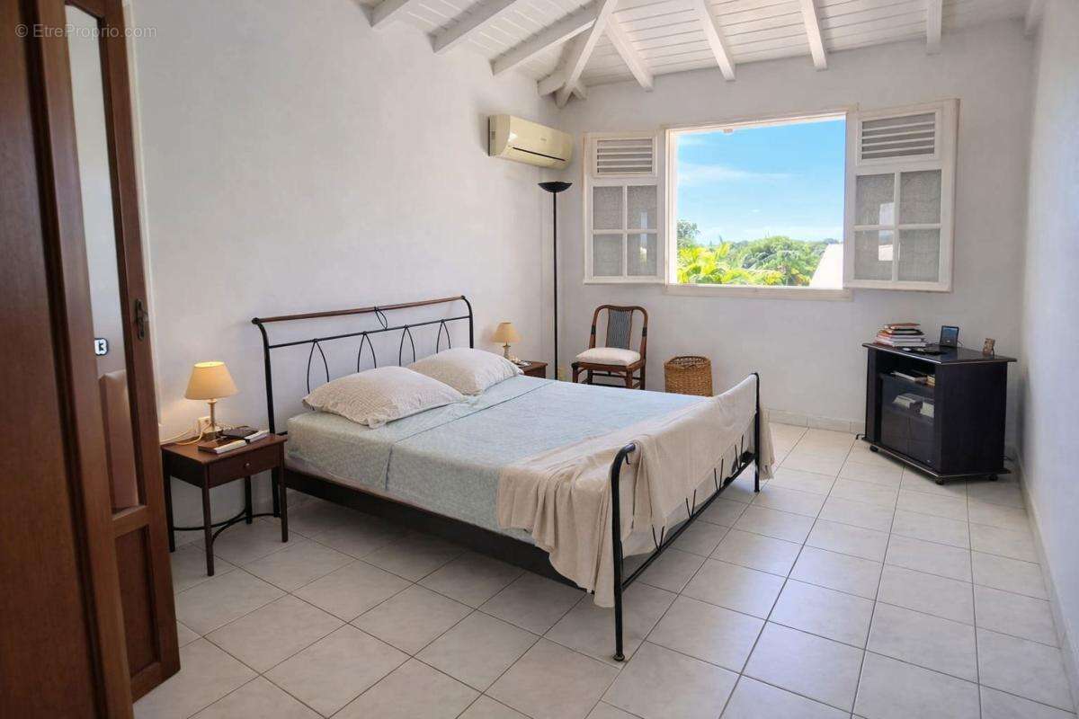 Maison à BAIE-MAHAULT