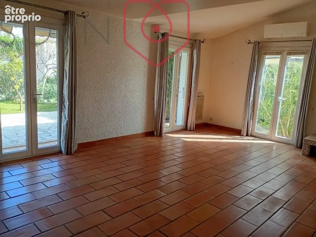 À vendre  Maison familiale avec jardin, garage et stationnement  Porte d'Espagne - photo 2