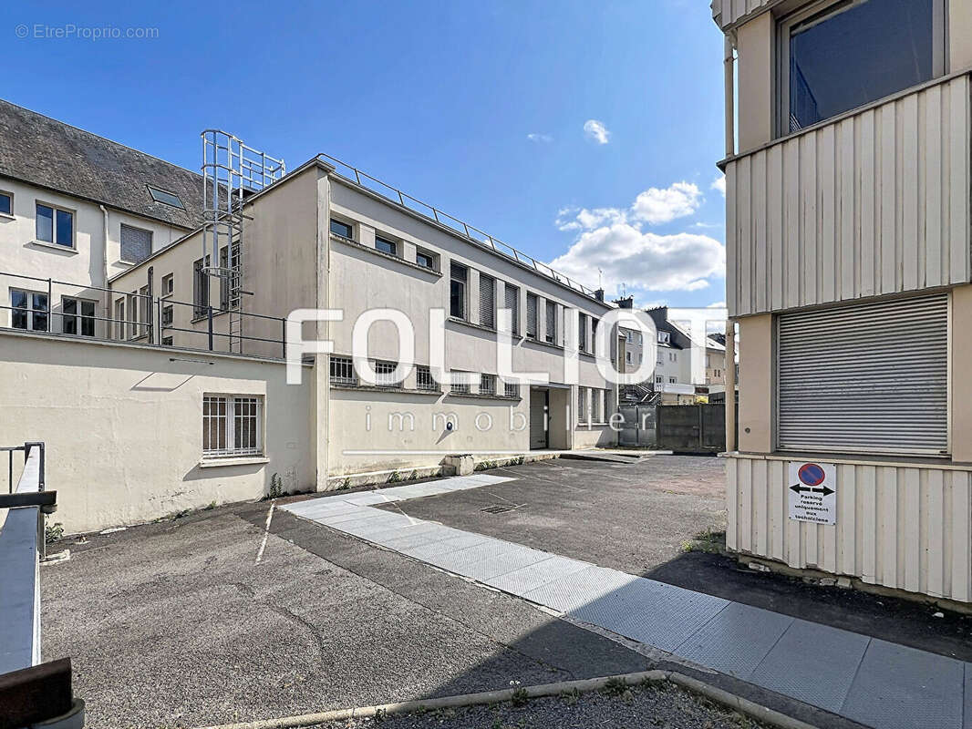 A vendre  saint lo  centre ville  50000   2500 m2 de bureaux - photo 17