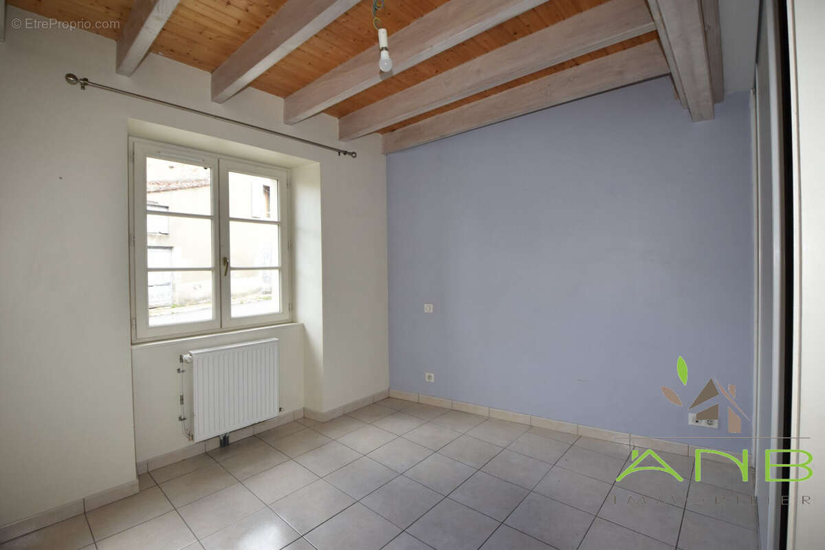 Maison à MONTBRON