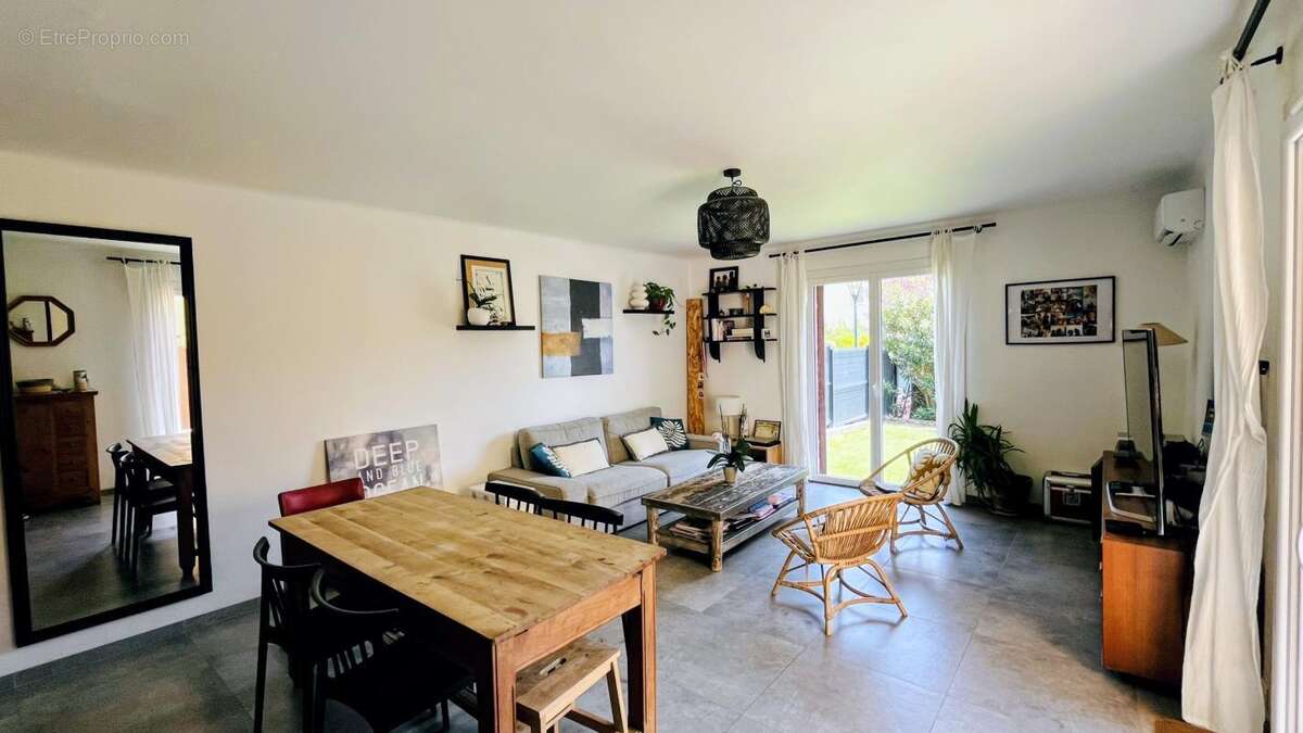 Maison 83 m² à Cogolin  - photo 4