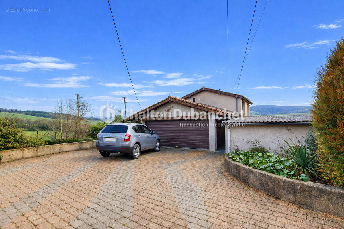 Maison à SAINT-JEAN-LA-BUSSIERE