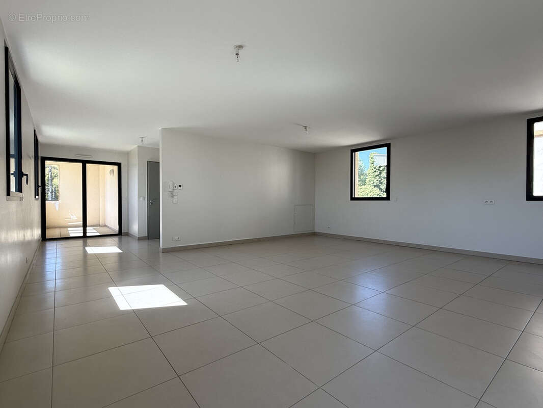 Appartement à CHATEL-SAINT-GERMAIN