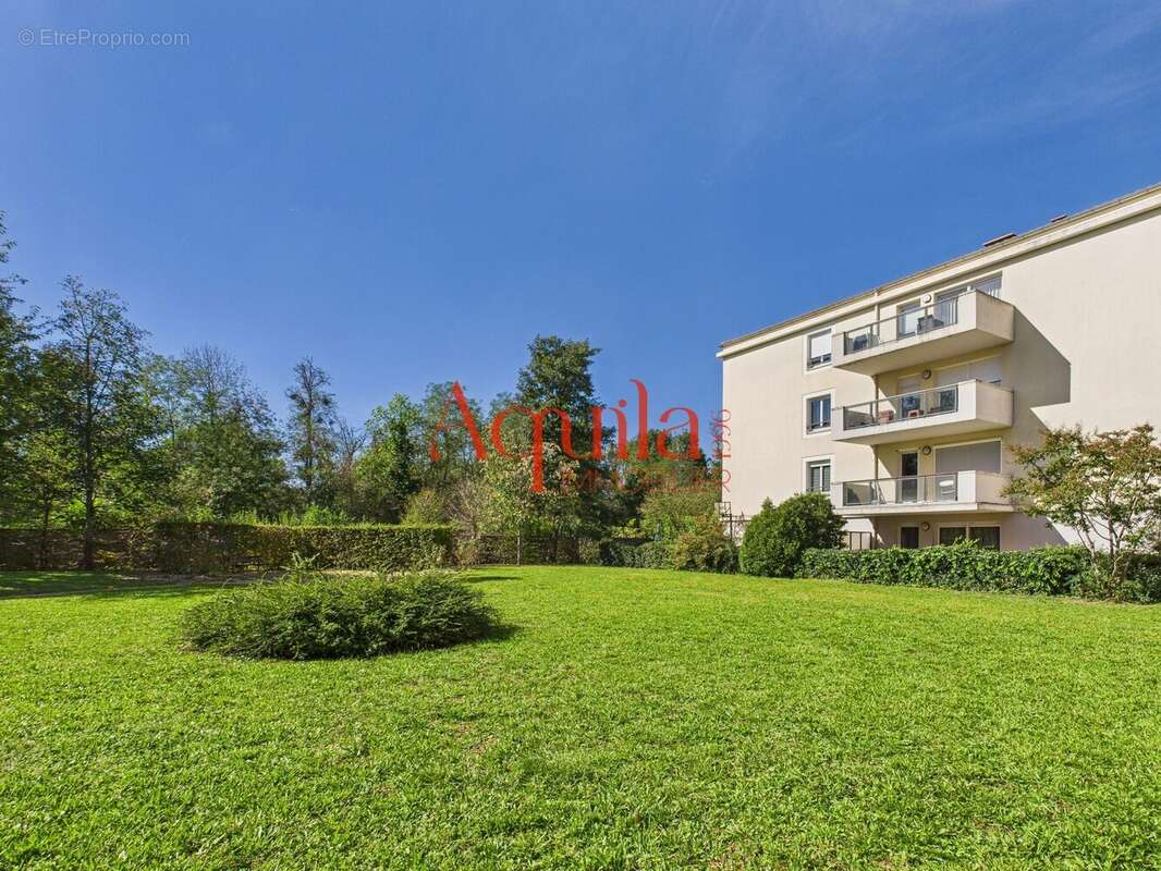 Appartement à MEYZIEU