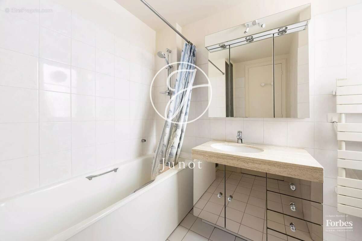 Appartement à PARIS-7E