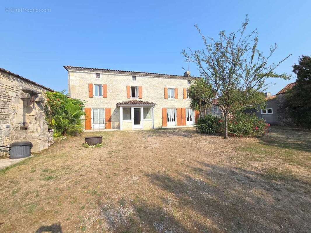 Maison 158 m² à Chassors  - photo 131