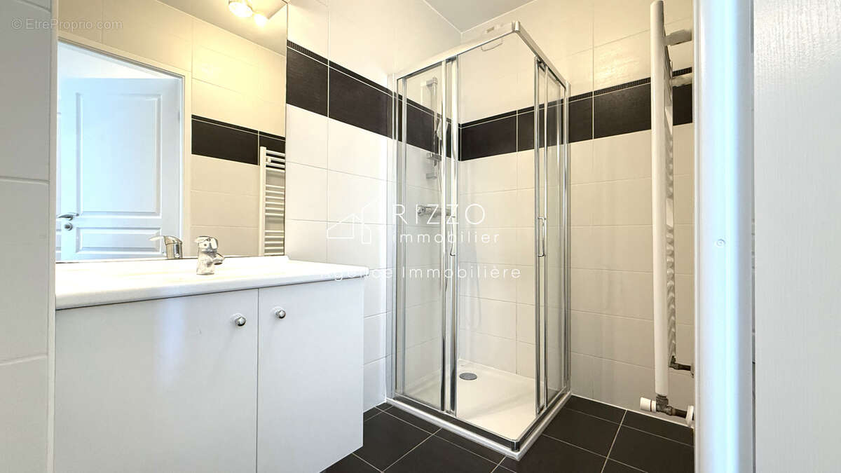 Appartement état neuf avec cuisine équipée et jardin terrasse - photo 8