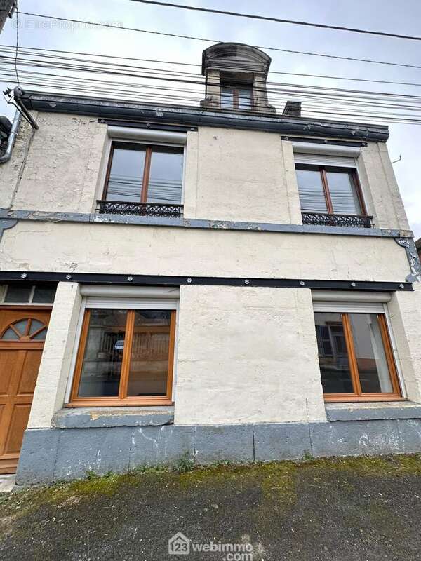 Jolie maison de ville d&#039;une surface habitable de 72 m² - Maison à FESTIEUX