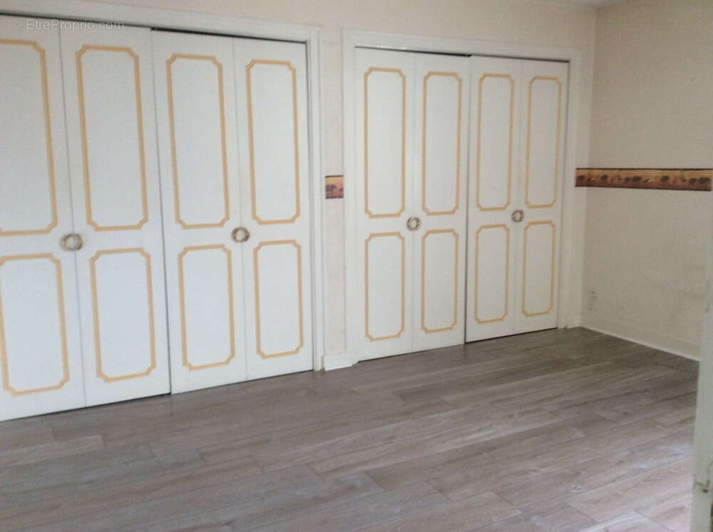 Commerce à BEAUMONT-EN-VERON