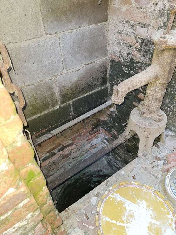 Parking à SAINT-SULPICE-SUR-LEZE