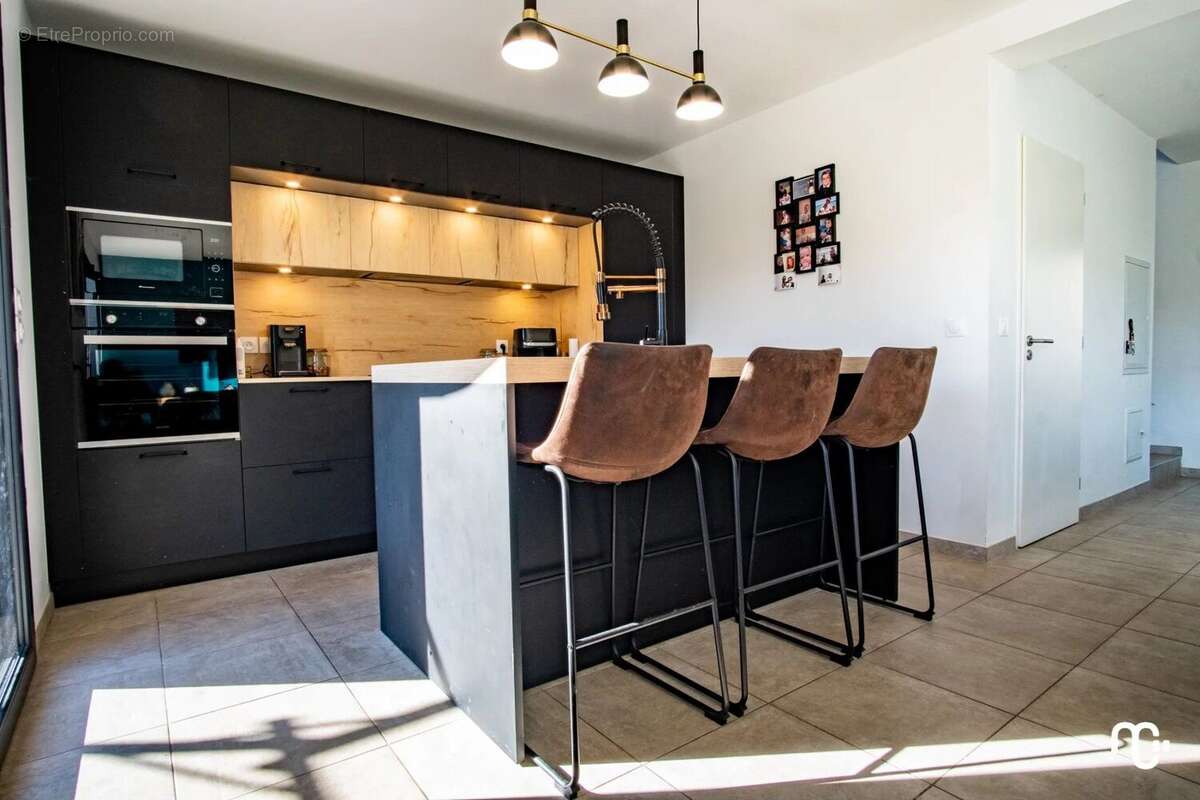 Maison à POURRIERES