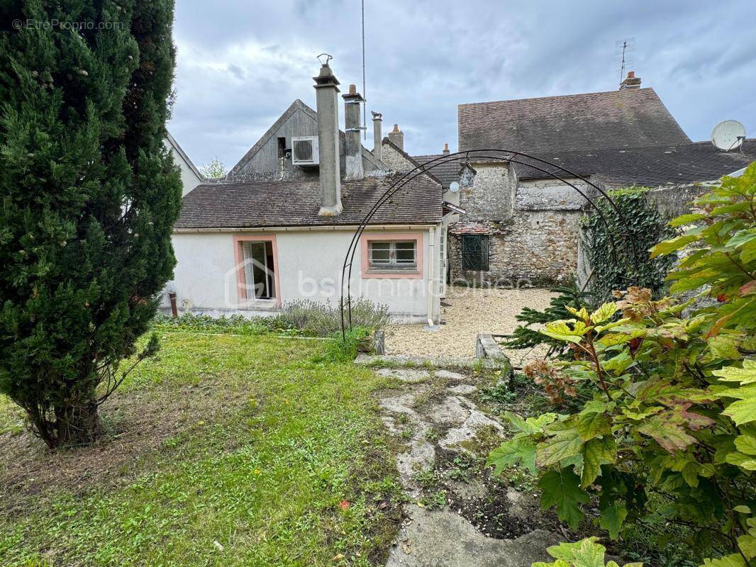 Maison à FONTENAY-LE-VICOMTE