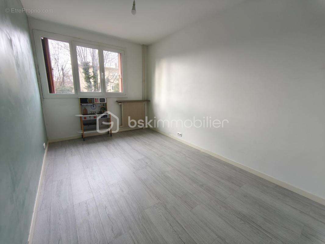 Appartement 3 pièces de 65m² avec balcon, parking et cave - photo 8