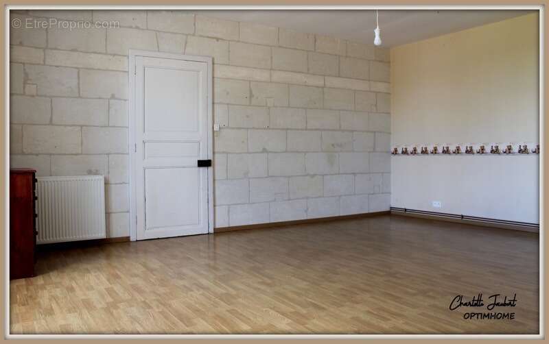 Maison à MONTMOREAU-SAINT-CYBARD