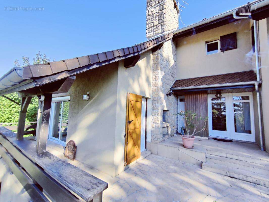 Maison à SAINT-GENIX-SUR-GUIERS