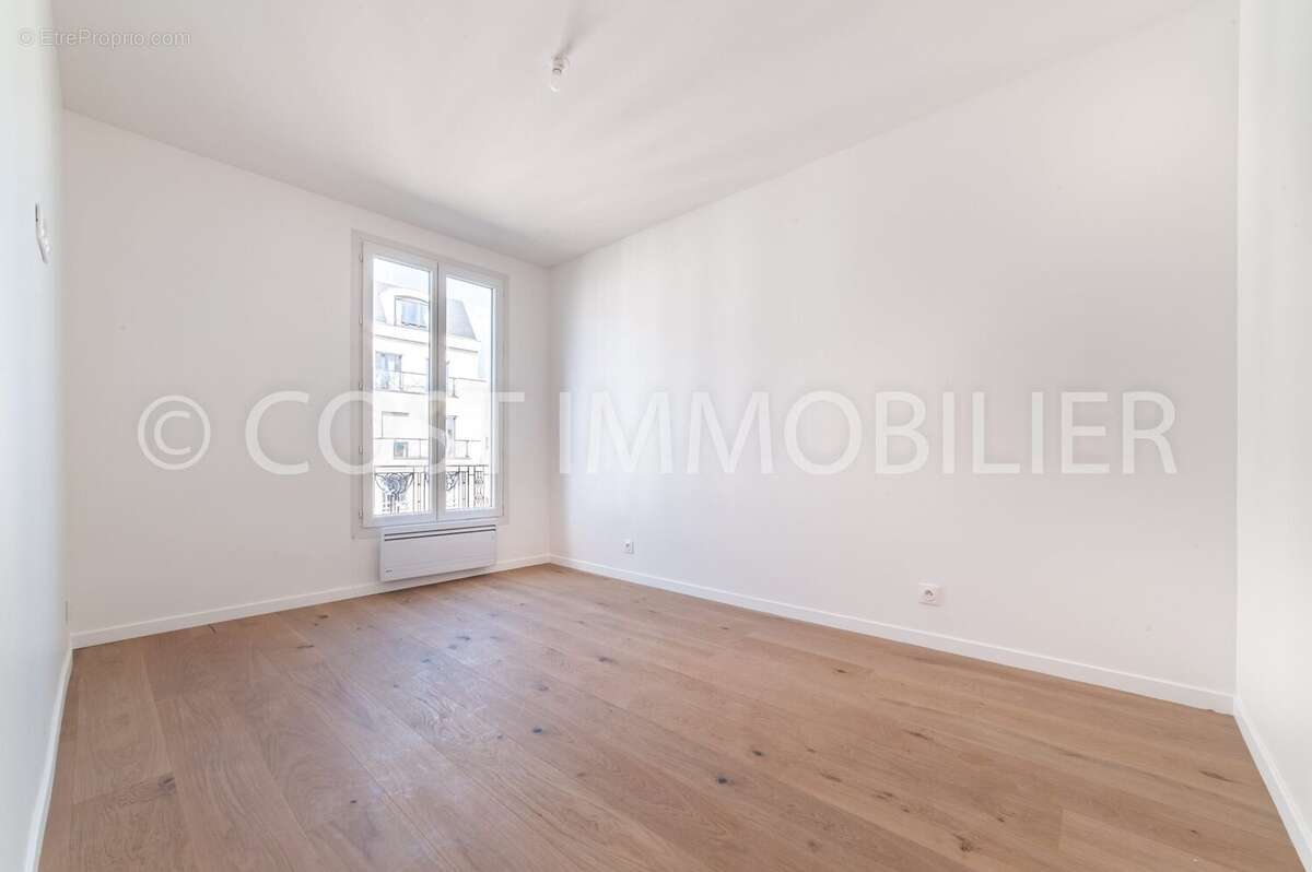 Appartement à COURBEVOIE