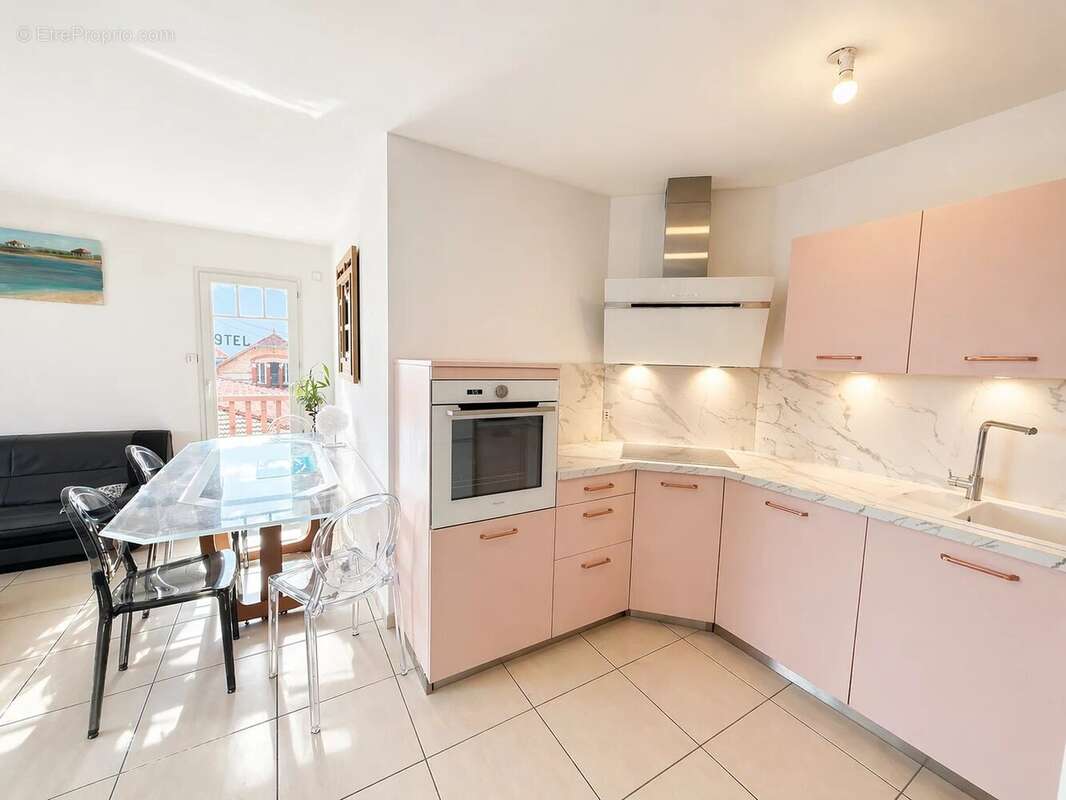 Appartement deux chambres à 200 m de la plage et proche centre ville - photo 3