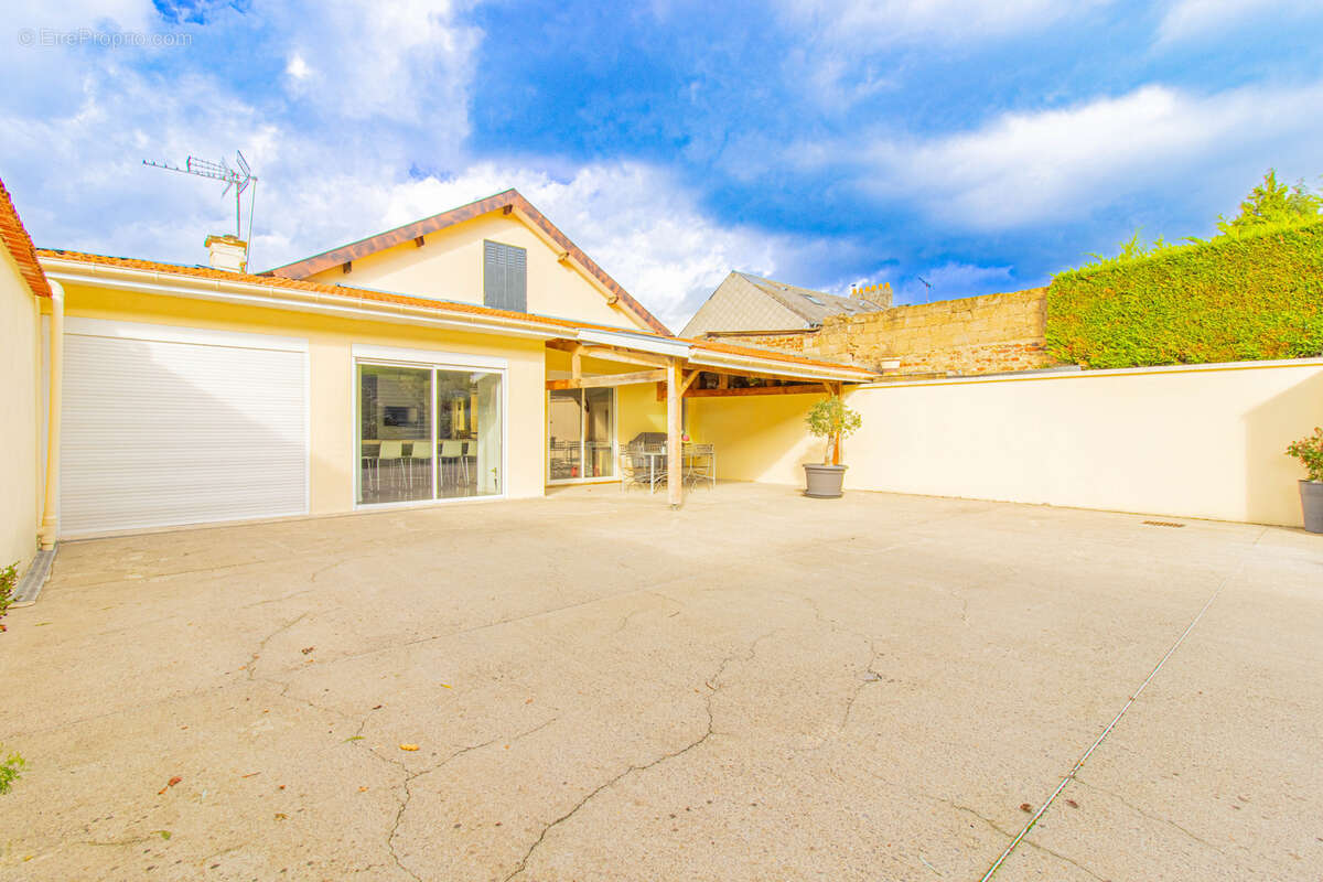 Maison à NOUZONVILLE