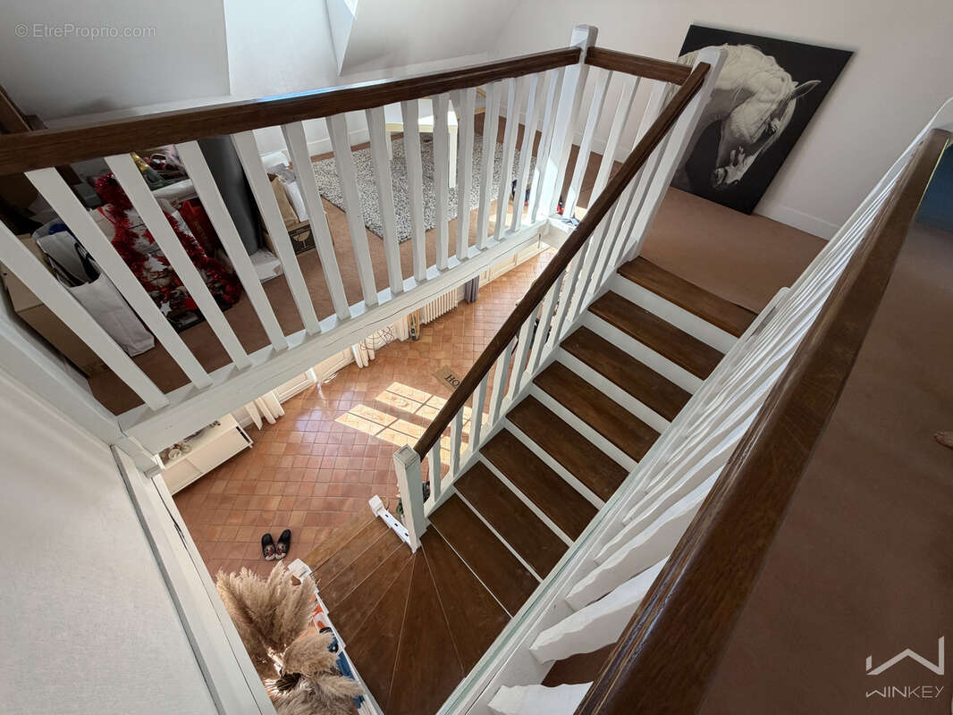 Maison familiale avec 5 chambres, sous-sol total et jardin. - photo 13