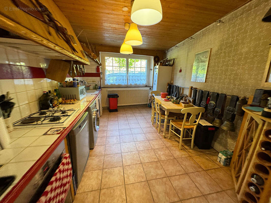 Charmante  maison ancienne ,bel environnement et petite dépendance 5' MONTFORT L AMAURY  5 pièces 130 m2 - photo 6