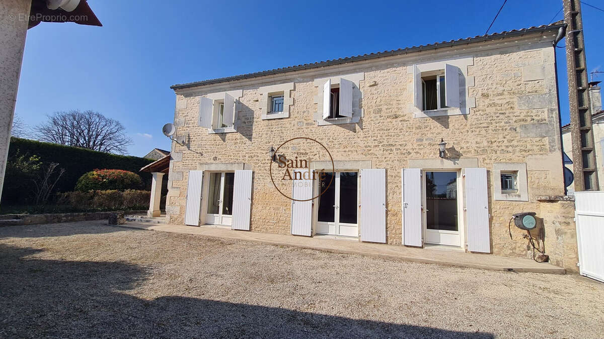 Maison à HIERSAC