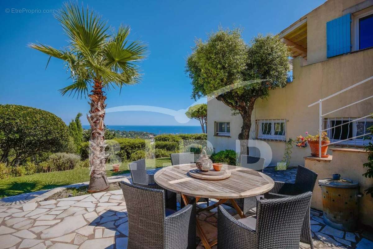 Maison à LES ISSAMBRES