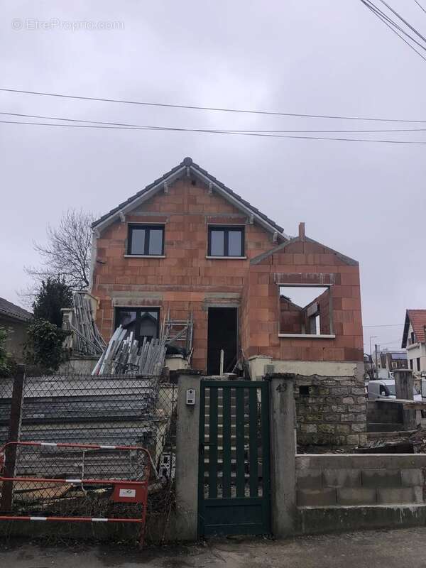 Maison à SARTROUVILLE
