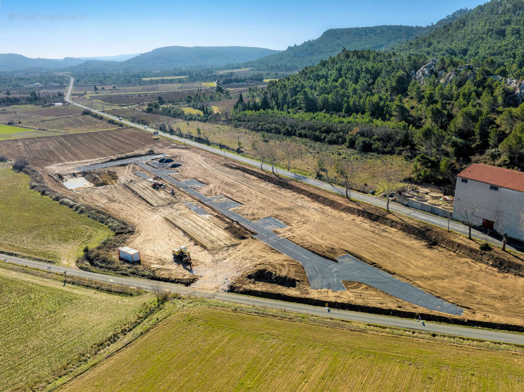 Terrain à bâtir viabilisé de 752m2 - photo 4