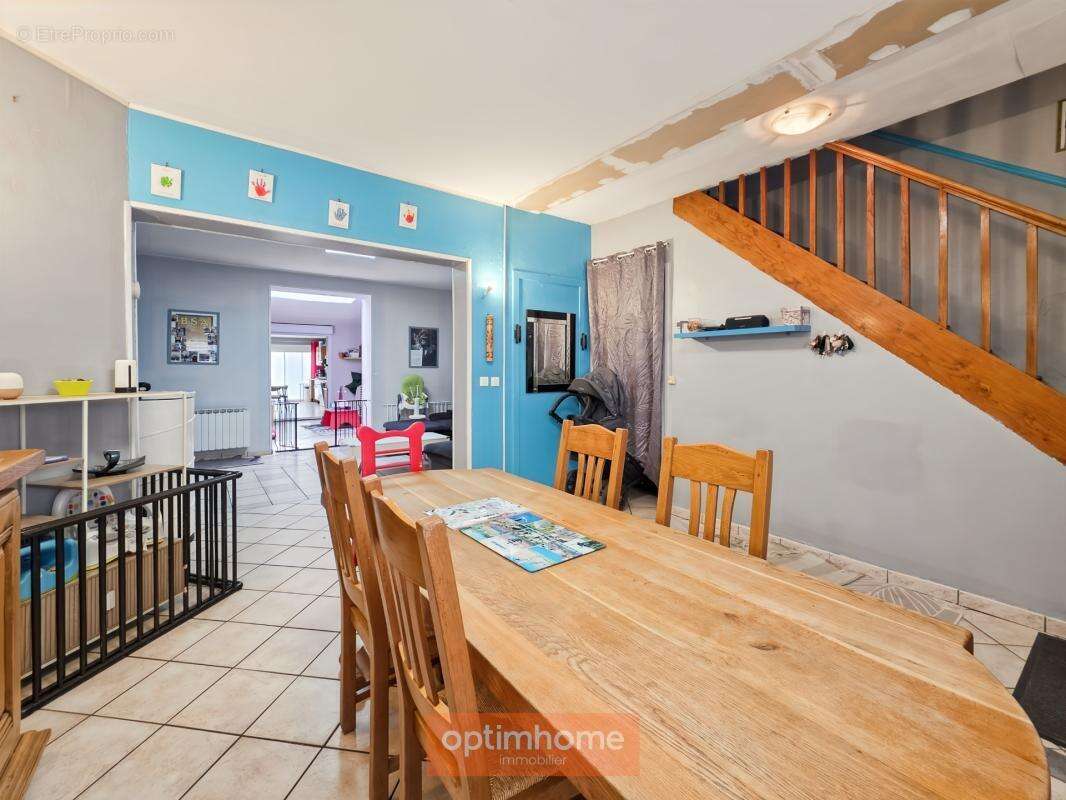 Maison de ville de 146 m² – 4 chambres – bureau – cour et jardin - photo 5