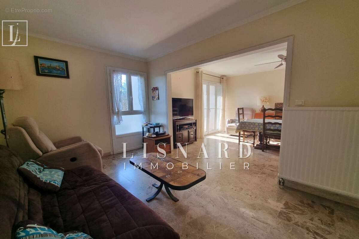Appartement à VALLAURIS