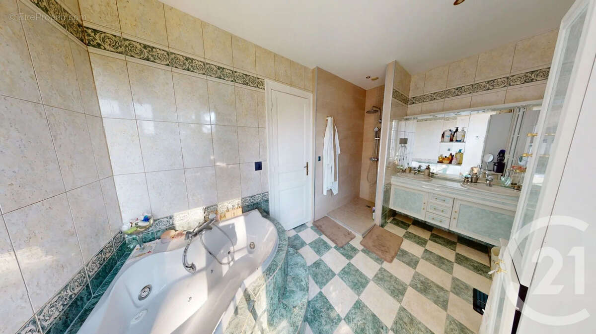 Maison à SAINT-QUENTIN