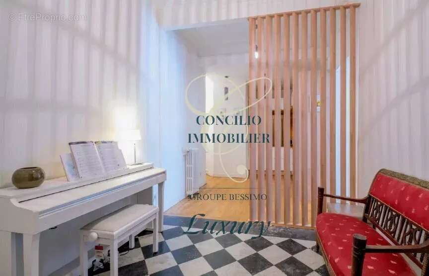 Appartement à PARIS-8E