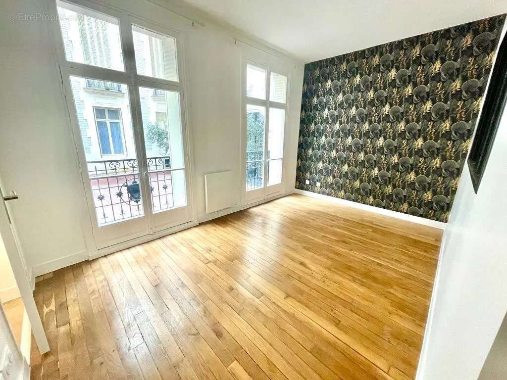 Appartement à PARIS-8E