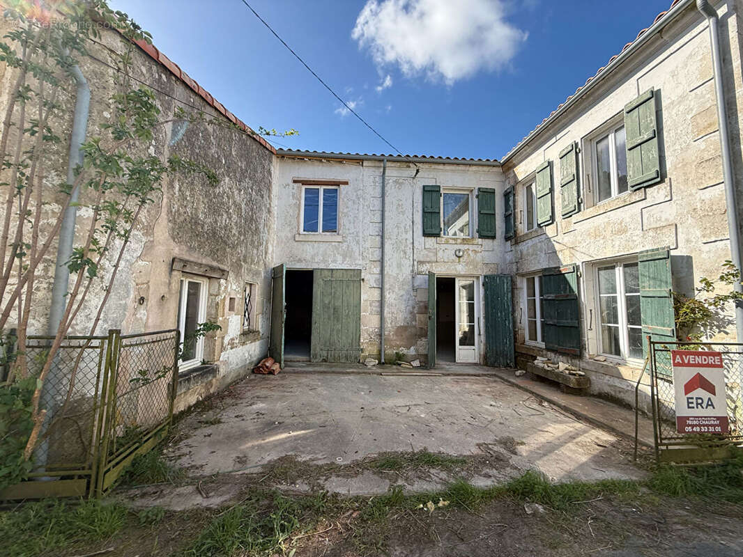 Maison à SAINT-HILAIRE-LA-PALUD