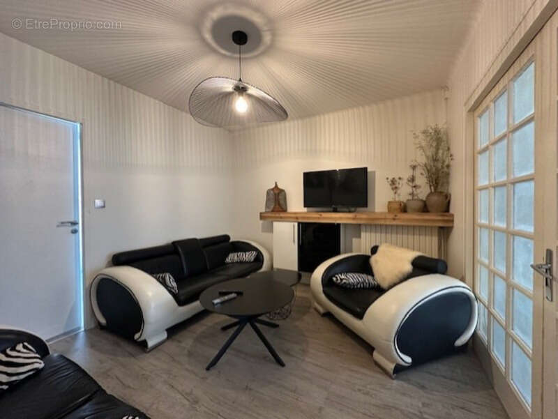 La Roche-sur-Yon, maison avec garage et jardin clos, trois chambres - photo 5