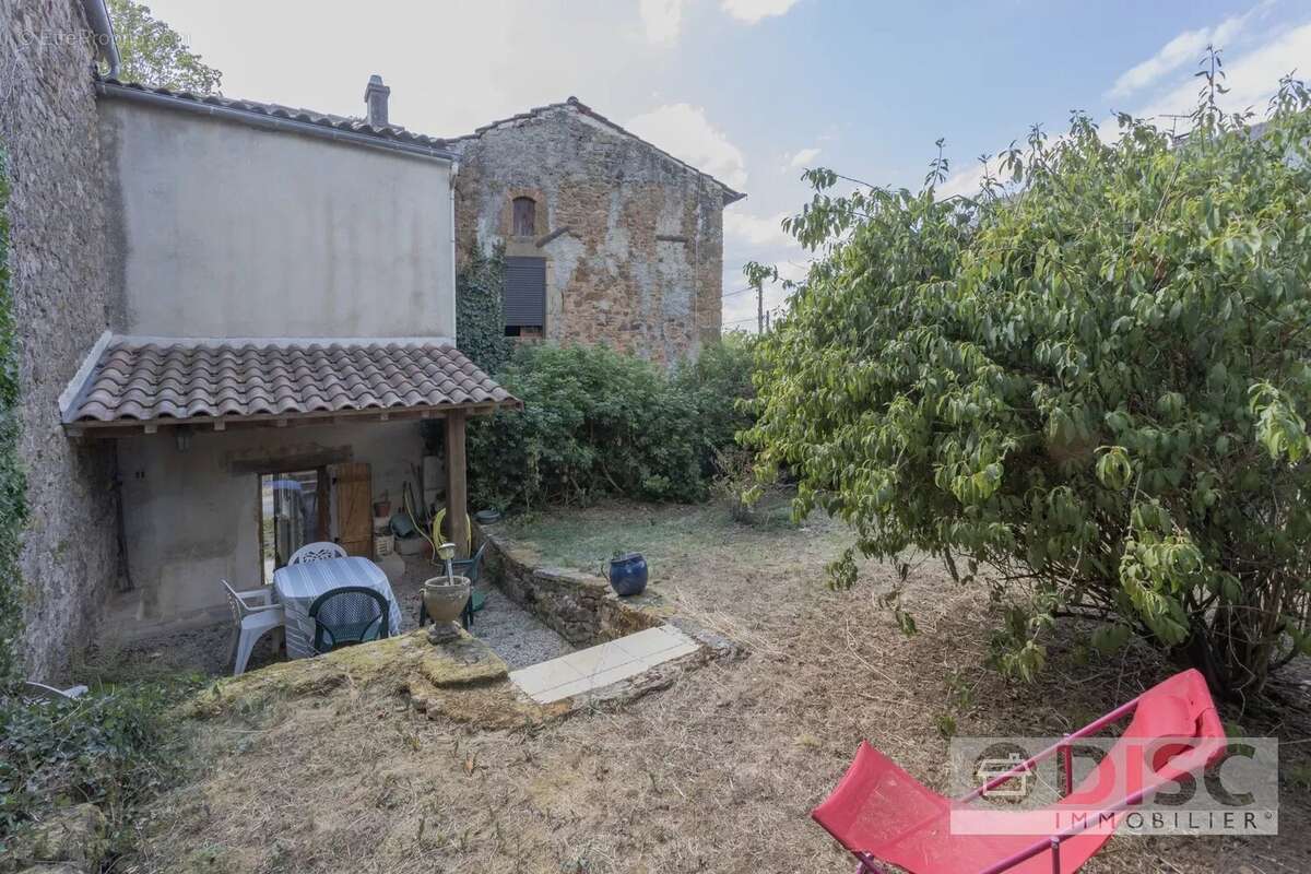 Belle maison de village avec jardinet et terrasse couverte. - photo 8