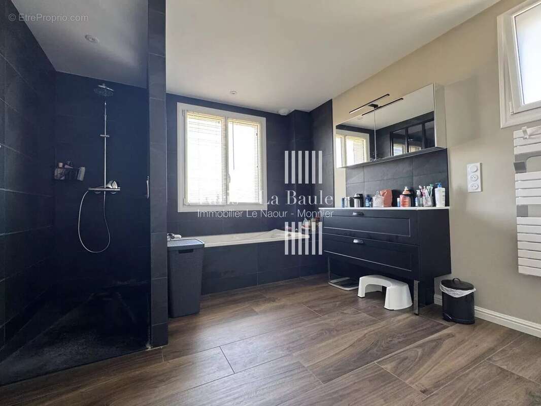 Dans un charmant village de paludier, maison entierement rénovée de 8 pièces - photo 8