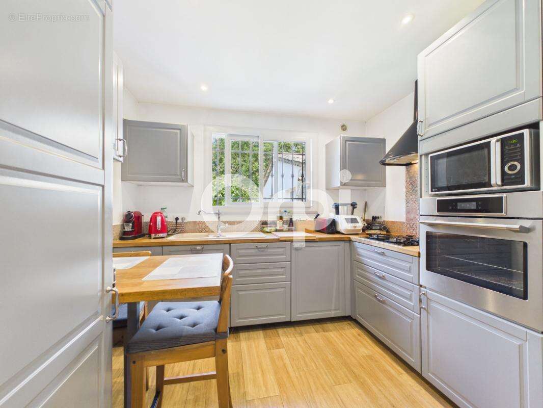 Double garage - hyper calme - grand terrain plat - piscine - pool house - photo 13