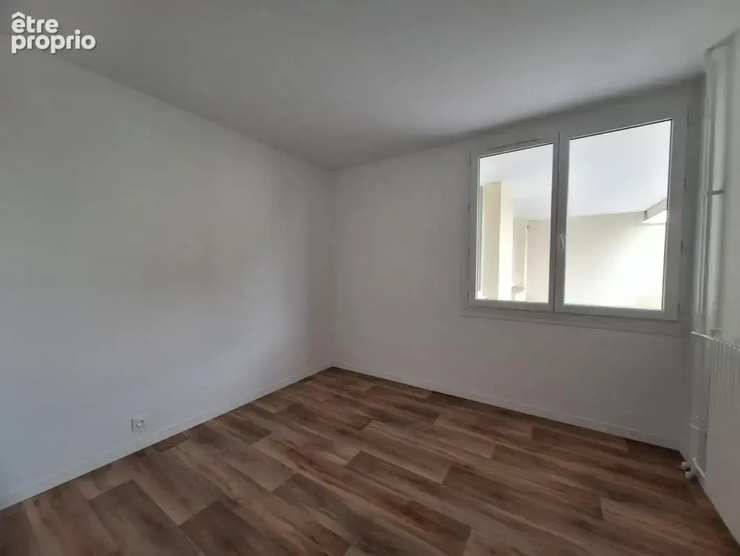 Trappes centre – appartement t3 rénové avec balcon – proche gare - photo 10