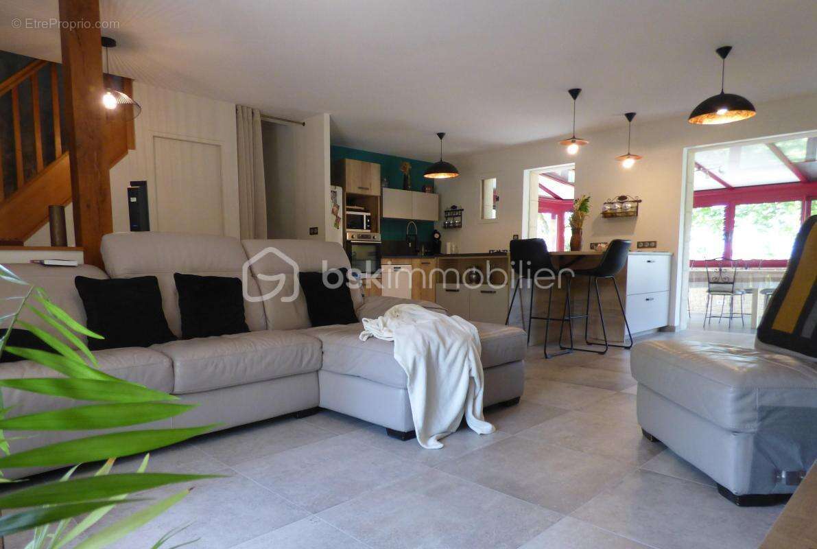 Maison à SOULAIRE-ET-BOURG