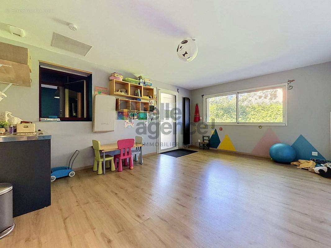 Maison 11 pièces de 230 m2 à Saint-Urbain - photo 14